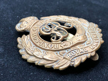 Charger l'image dans la galerie, Original WW1 British Army Royal Engineers GV Cap Badge - The Militaria Shop