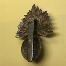Lade das Bild in den Galerie-Viewer, Original British Army Cap Badge - Royal Fusiliers - The Militaria Shop