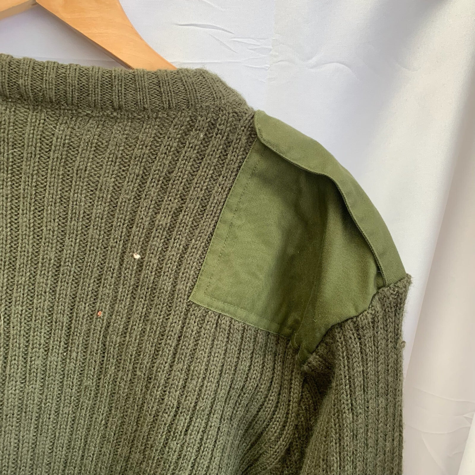 Vintage British Army OD Olive Green Pull Over Commando Jumper Wool - Size 100cm - The Militaria Shop