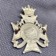 Lade das Bild in den Galerie-Viewer, Original WW2 Canadian Army Dufferin and Haldimand Rifles of Canada Cap Badge - The Militaria Shop