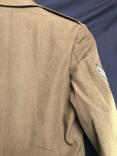 Lade das Bild in den Galerie-Viewer, Original British Army No.2 Dress Uniform Jacket - Grade 1 - Size 188/104/96 - The Militaria Shop