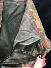 Charger l'image dans la galerie, Genuine German Army Issue G1 Flecktarn Camouflaged Combat Trousers - W:31" L:26" - The Militaria Shop