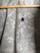 Charger l'image dans la galerie, Surplus US Army ACU Combat Uniform Jacket-Medium Long - The Militaria Shop