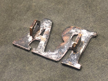Load image into Gallery viewer, Genuine British Army Brass Shoulder Title - Royal Artillery - The Militaria Shop