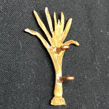 Load image into Gallery viewer, Original WW1/WW2 British Army Brass Cap Badge - Welch Regiment - The Militaria Shop