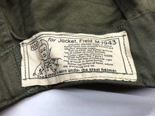 Lade das Bild in den Galerie-Viewer, Original WW2 US Army M-1943 Smock Hood - Size Medium - The Militaria Shop