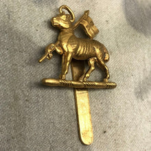 Charger l'image dans la galerie, Original British Army Queen's Royal Regiment (West Surrey) Cap Badge - The Militaria Shop