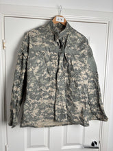 Charger l'image dans la galerie, Surplus US Army ACU Combat Uniform Jacket-Medium Regular - The Militaria Shop
