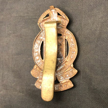 Lade das Bild in den Galerie-Viewer, Original British Army Cap/Beret Badge - Royal Army Ordnance Corps RAOC - The Militaria Shop