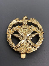 Load image into Gallery viewer, Vintage Kuwait Armed Forces Cap Badge - The Militaria Shop