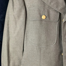 Lade das Bild in den Galerie-Viewer, Original WW2 US Army Class A Dress Jacket 1940 - Private Ryan Prop - 36" Regular - The Militaria Shop