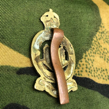 Lade das Bild in den Galerie-Viewer, Original WW1 British Cap Badge - Northumberland Hussars - The Militaria Shop