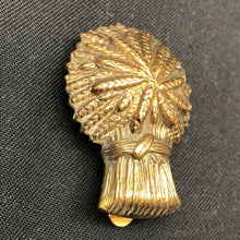 Load image into Gallery viewer, Genuine WW2 British Army Brass Cap Badge - Royal Artillery - The Militaria Shop