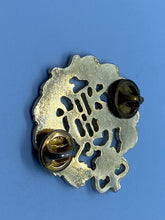 Charger l'image dans la galerie, Original Royal New Zealand Air Force Cap Badge - The Militaria Shop