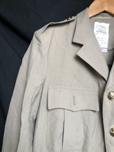 Charger l'image dans la galerie, British RAF / ARMY No4 No6 Officers WO Dress Jacket / Stone - Size 182/96/80 - The Militaria Shop