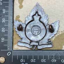 Load image into Gallery viewer, Original Canadian Army WW1 19th Lincoln Regiment Bronze Cap Badge - The Militaria Shop