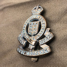 Load image into Gallery viewer, Original WW2 British Army Royal Army Ordnance Corps RAOC Cap Badge - The Militaria Shop