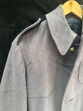 Charger l'image dans la galerie, Genuine British Army Surplus Household Guards Greatcoat Overcoat Size 88cm - The Militaria Shop