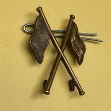 Load image into Gallery viewer, Original WW2 British Army Brass Signallers Flag Sleeve Badge - The Militaria Shop