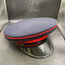 Lade das Bild in den Galerie-Viewer, British Army Royal Artillery Peaked Cap - Size 55 - The Militaria Shop