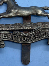 Lade das Bild in den Galerie-Viewer, Original British Army 1st Volunteer Battalion West Yorkshire Regiment Cap Badge - The Militaria Shop