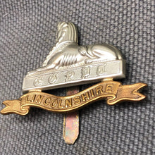 Load image into Gallery viewer, Original WW2 British Army Cap Badge - Lincolnshire Regiment - The Militaria Shop