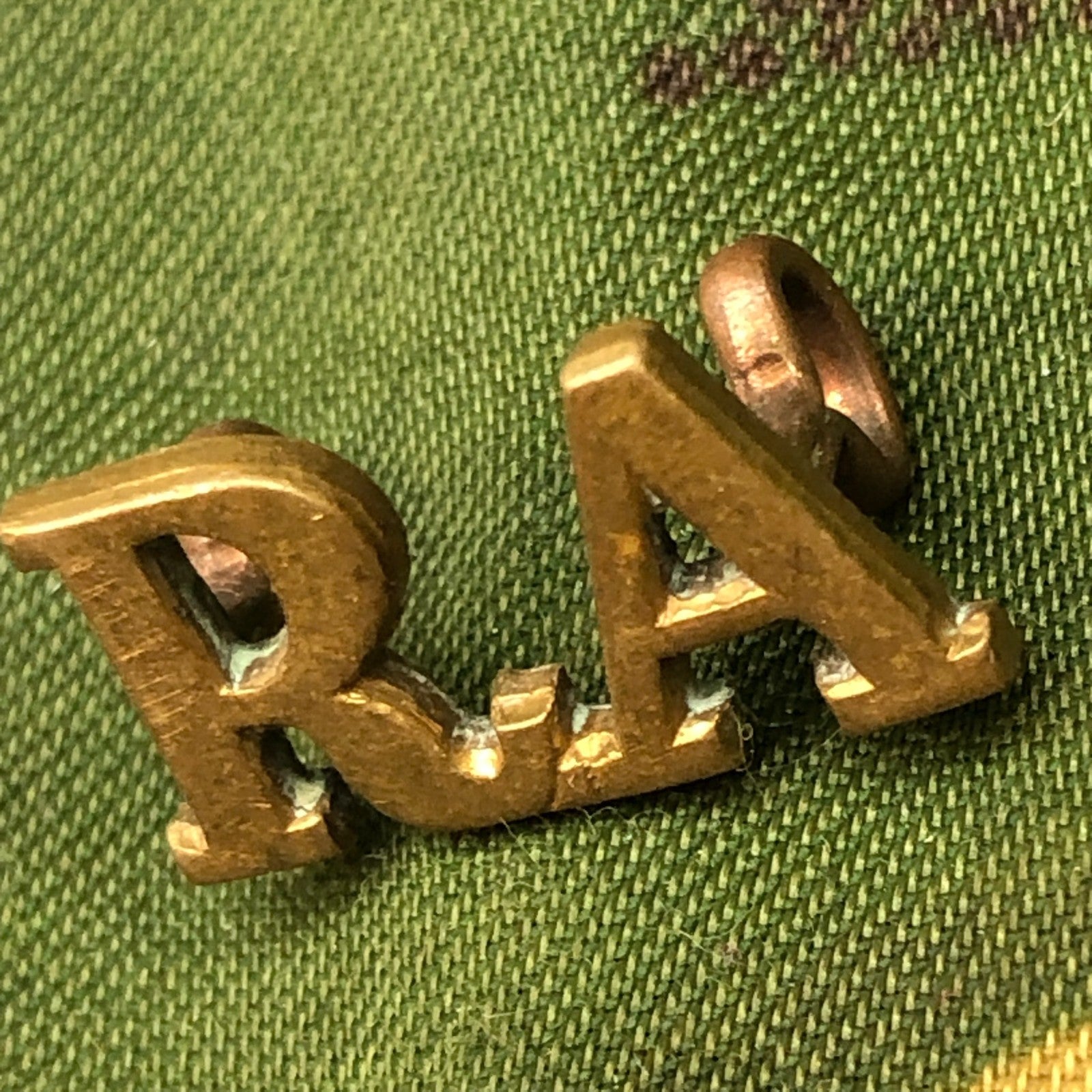 Genuine British Army WW1 Brass Shoulder Title - Royal Artillery - The Militaria Shop