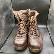 Lade das Bild in den Galerie-Viewer, British Army Surplus Brown Leather Bates Male Combat Patrol Boots - Size UK 9 W - The Militaria Shop