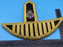 Lade das Bild in den Galerie-Viewer, Original Single British Army Grenadier Guards Bandsman's Epaulette / Wing - The Militaria Shop