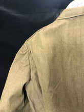 Lade das Bild in den Galerie-Viewer, Original WW2 US Army Class A Dress Jacket - Private Ryan Prop - 38" Regular - The Militaria Shop