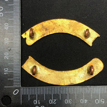 Load image into Gallery viewer, Original WW1/WW2 British Army Red Cross Carmarthen Brass Shoulder Title Set - The Militaria Shop