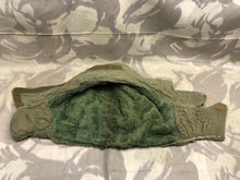 Lade das Bild in den Galerie-Viewer, Original Korean War Era British Army Middle Parka Detatchable Hood - The Militaria Shop
