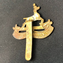 Lade das Bild in den Galerie-Viewer, Original British Army WW1 / WW2 Royal Canadian Dragoons Cap Badge - The Militaria Shop