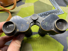 Charger l'image dans la galerie, Original Pair of British Army WW1 Dated Binoculars in Leather Case - The Militaria Shop