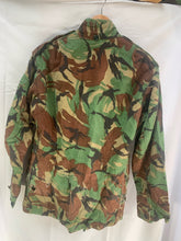 Charger l'image dans la galerie, Original British Army 68 Pattern DPM Camouflaged Smock - Size 1 - 36" Chest - The Militaria Shop