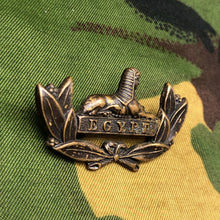 Charger l'image dans la galerie, Original WW1 British Army Cap Badge - Royal Berkshire - The Militaria Shop