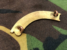 Charger l'image dans la galerie, Genuine British Army WW1 Brass Shoulder Title - Red Cross - The Militaria Shop