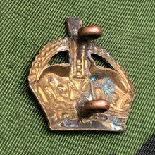 Load image into Gallery viewer, Original WW1/WW2 British Army Rank Crown - The Militaria Shop
