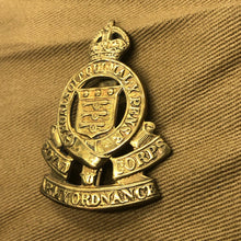 Load image into Gallery viewer, Original WW2 British Army Royal Army Ordnance Corps RAOC Cap Badge - The Militaria Shop