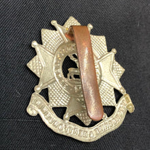 Charger l'image dans la galerie, Original WW1 / WW2 British Army Bedfordshire & Hertfordshire Regiment Cap Badge - The Militaria Shop
