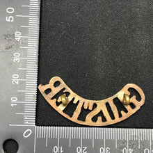 Load image into Gallery viewer, Original WW1 British Army Brass Shoulder Title - Gloster Regiment - The Militaria Shop