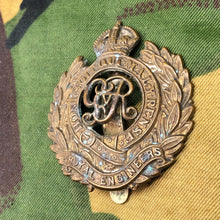 Load image into Gallery viewer, Original WW1 British Army Cap Badge - Royal Engineers - George 5th - GVR - The Militaria Shop