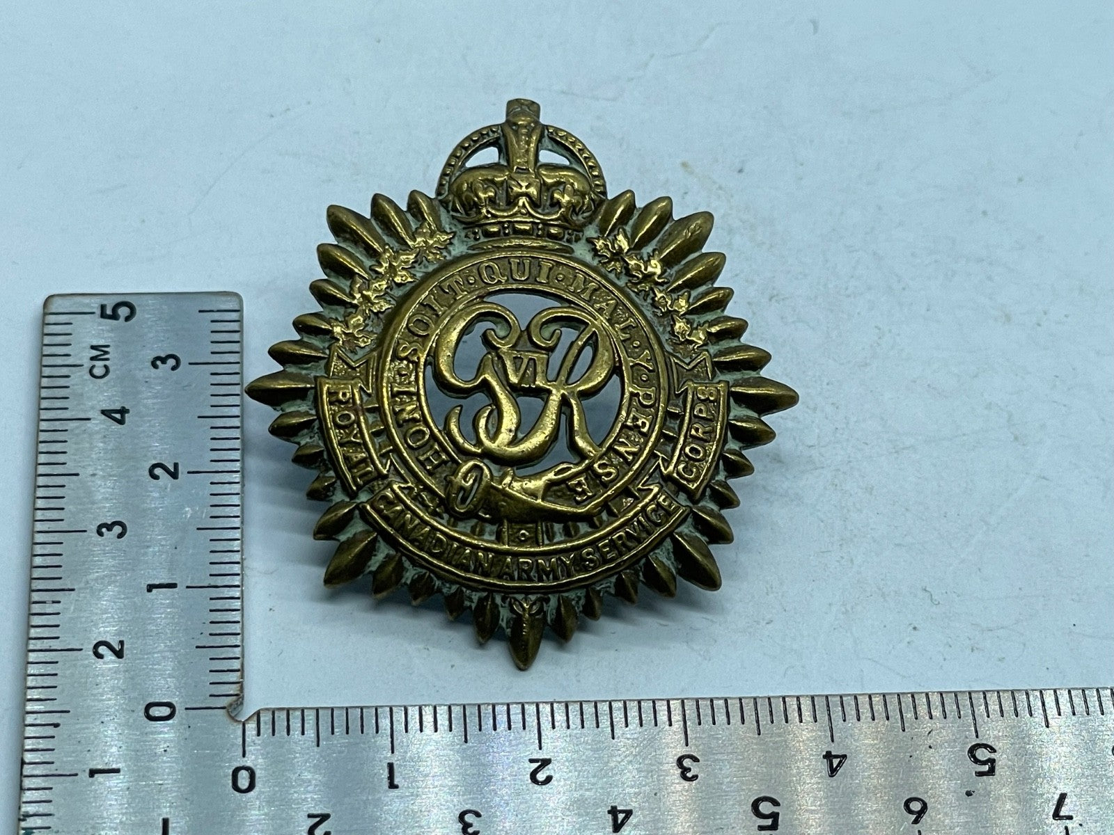 Original WW2 GVI Canadian Army Service Corps Cap / Collar Badge - The Militaria Shop