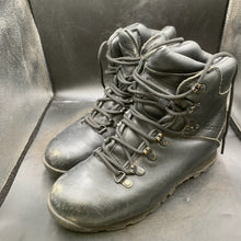 Charger l'image dans la galerie, British Army Surplus Black Leather ITURRI Combat Patrol Boots - Size UK 6 L - The Militaria Shop