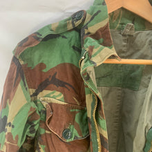 Charger l'image dans la galerie, Original British Army 68 Pattern DPM Camouflaged Smock - Size 1 - 36" Chest - The Militaria Shop