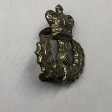Charger l'image dans la galerie, Original Pre-WW1 Victorian Army Queen's Own Cameron Highlanders Regiment Collar - The Militaria Shop