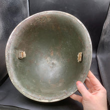 Lade das Bild in den Galerie-Viewer, Original WW2 British/Canadian Army Mk3 Turtle Combat Helmet - The Militaria Shop