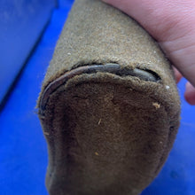 Lade das Bild in den Galerie-Viewer, Original WW2 British Army Soldiers Water Bottle - The Militaria Shop