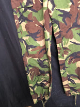 Charger l'image dans la galerie, Genuine British Army DPM Camouflaged Lightweight Trousers - Size 80/72/88 - The Militaria Shop