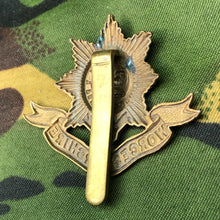 Lade das Bild in den Galerie-Viewer, Original WW1 British Cap Badge - Worcestershire Regiment - The Militaria Shop
